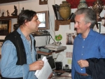 Carmelo Mazzei titolare del negozio Shiva e l'autore